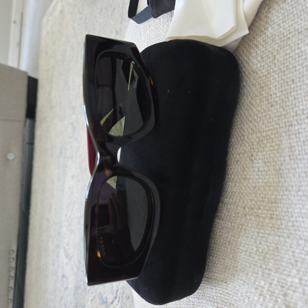Chic Black Sunglasses